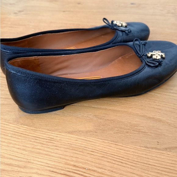 Tory Burch Navy Flats with Gold Emblem, size 7 - Picture 2 of 6